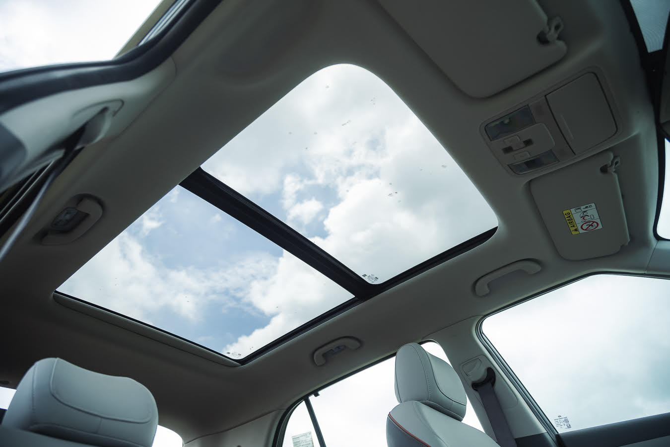 5 Door Mahindra Thar Roxx Panoramic Sunroof 5 Door Mahindra Thar Roxx Panoramic Sunroof