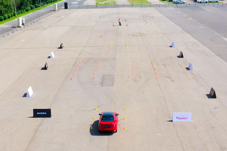 Skoda Slavia Monte Carlo doing the moose test Skoda Slavia Monte Carlo doing the moose test