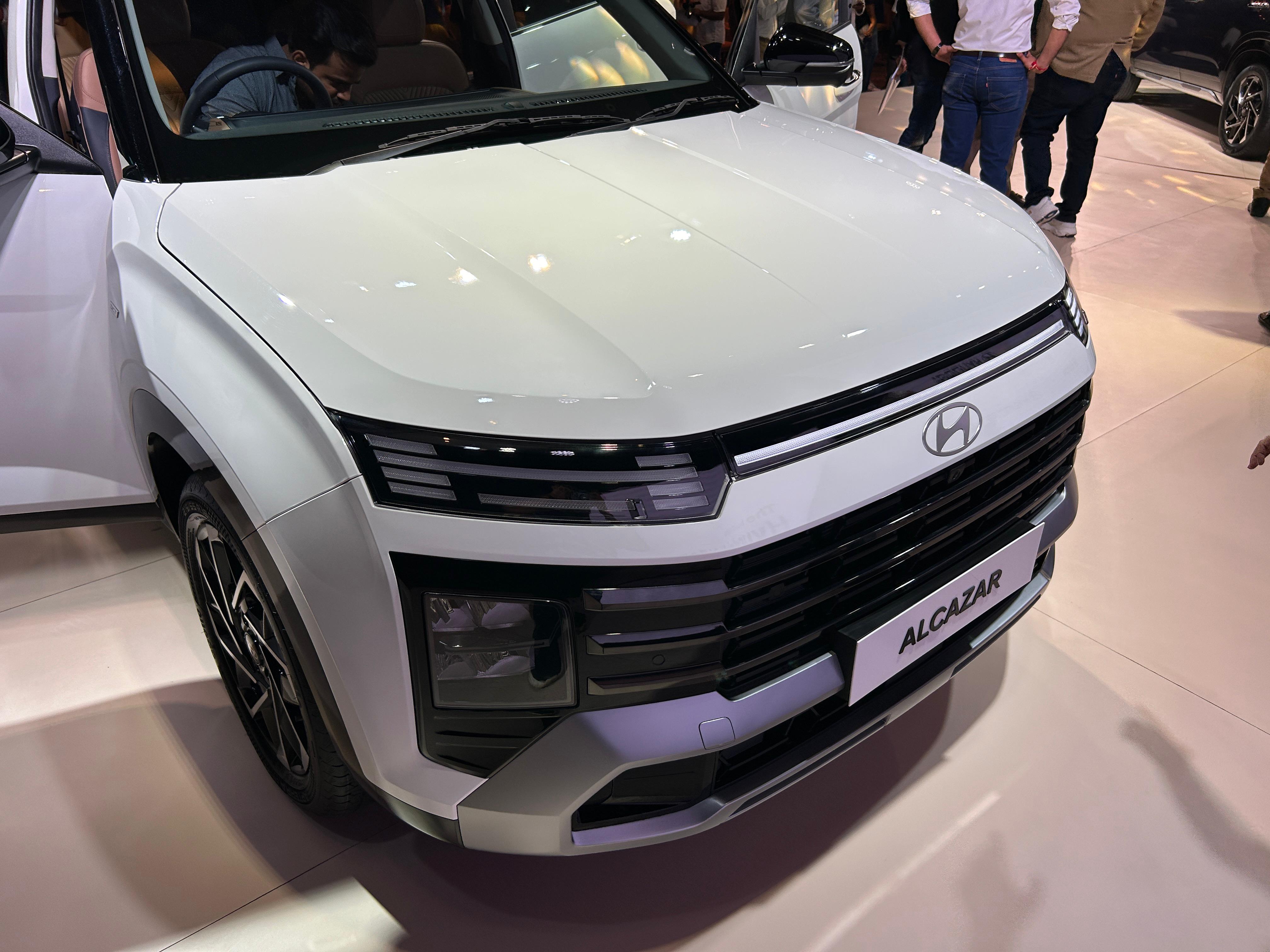 Hyundai Alcazar gets dual-barrel headlights