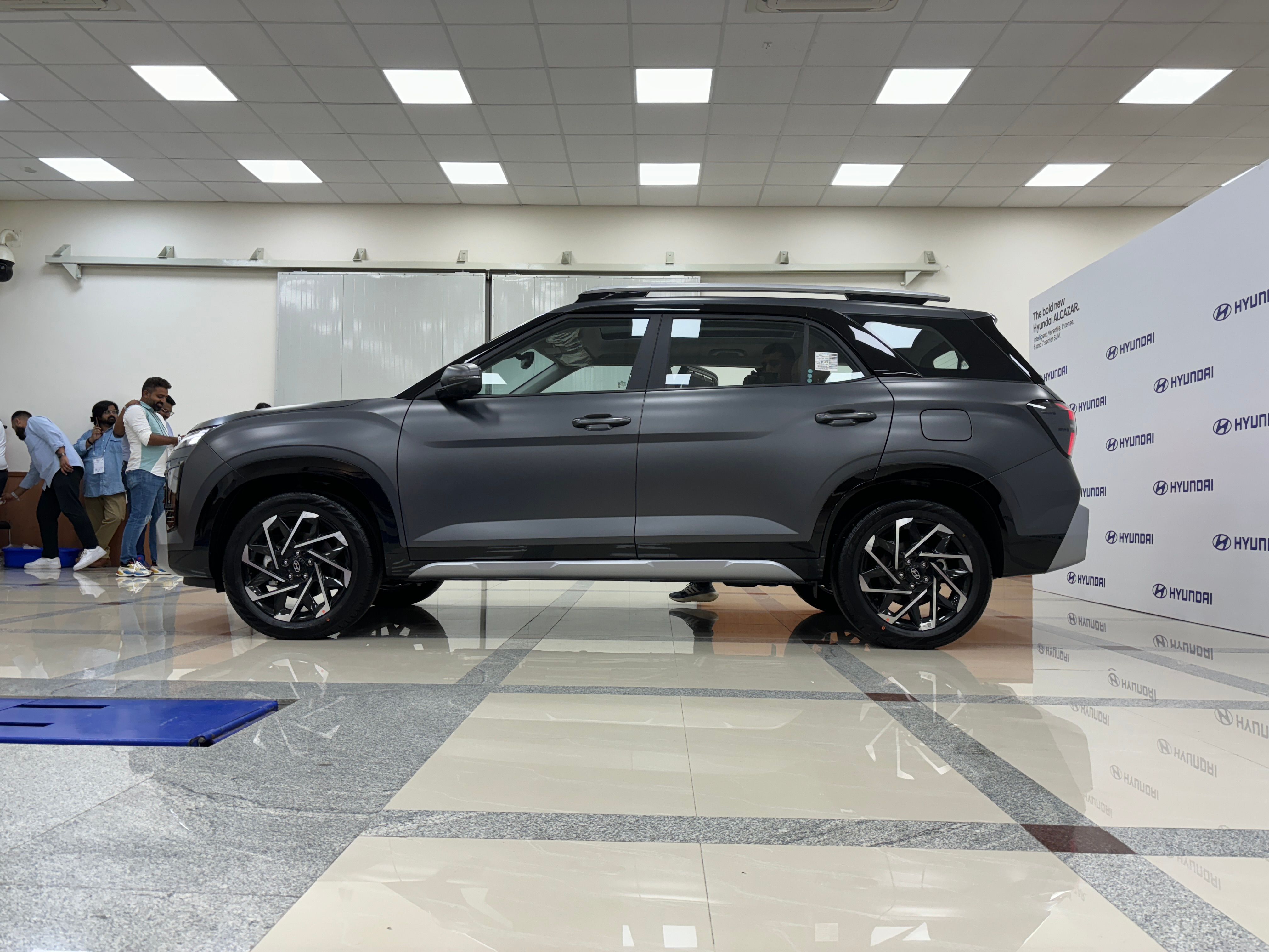 Hyundai Alcazar side