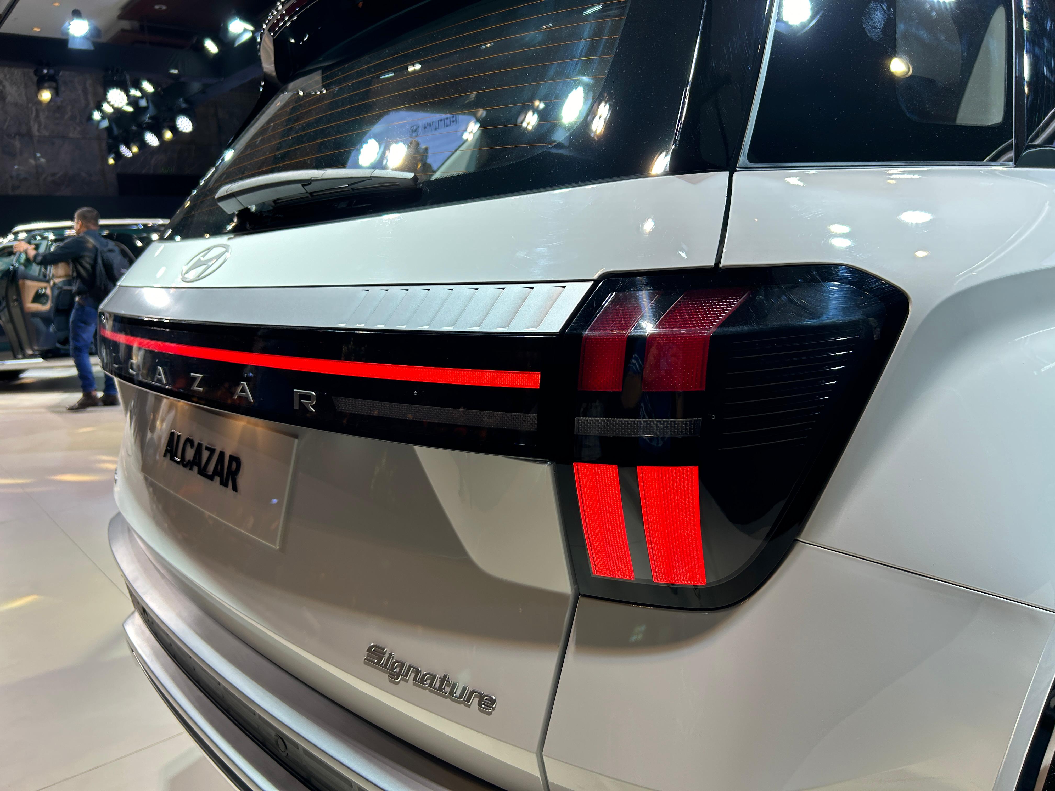 Hyundai Alcazar tail lights