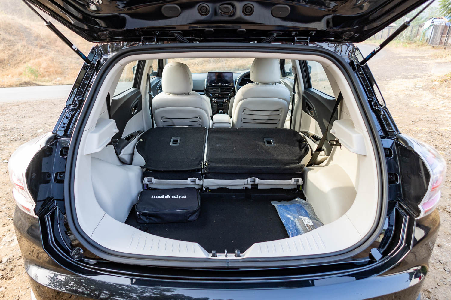 XUV400 boot space