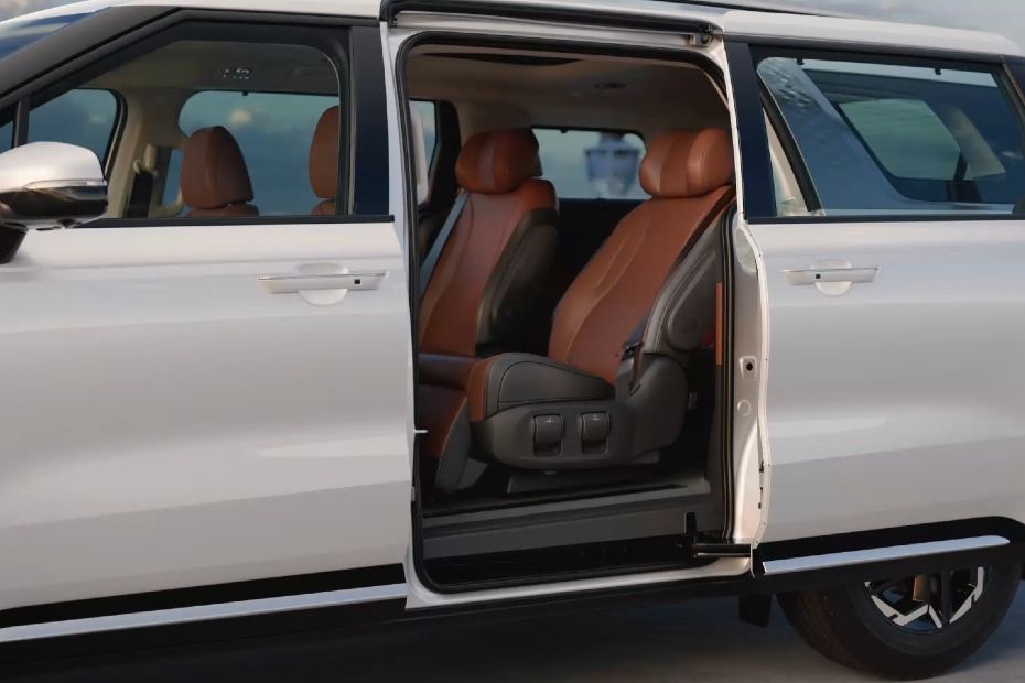 Kia Carnival gets 3-row seating option