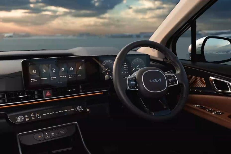Kia Carnival Limousine Plus interior