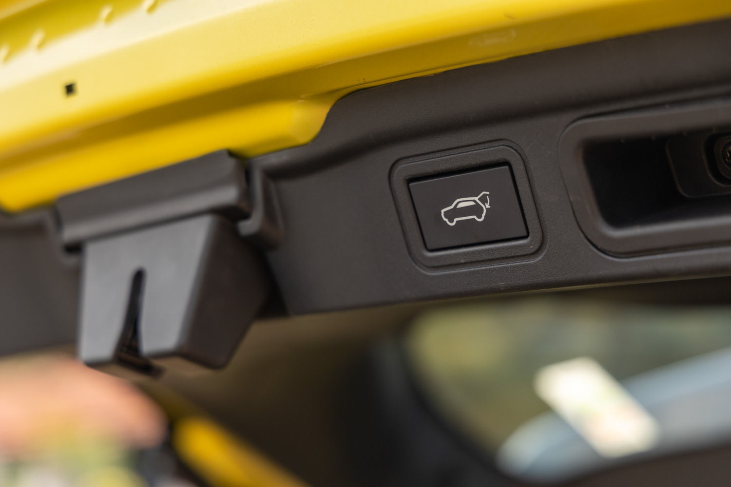 Tata Harrier Electric Tailgate