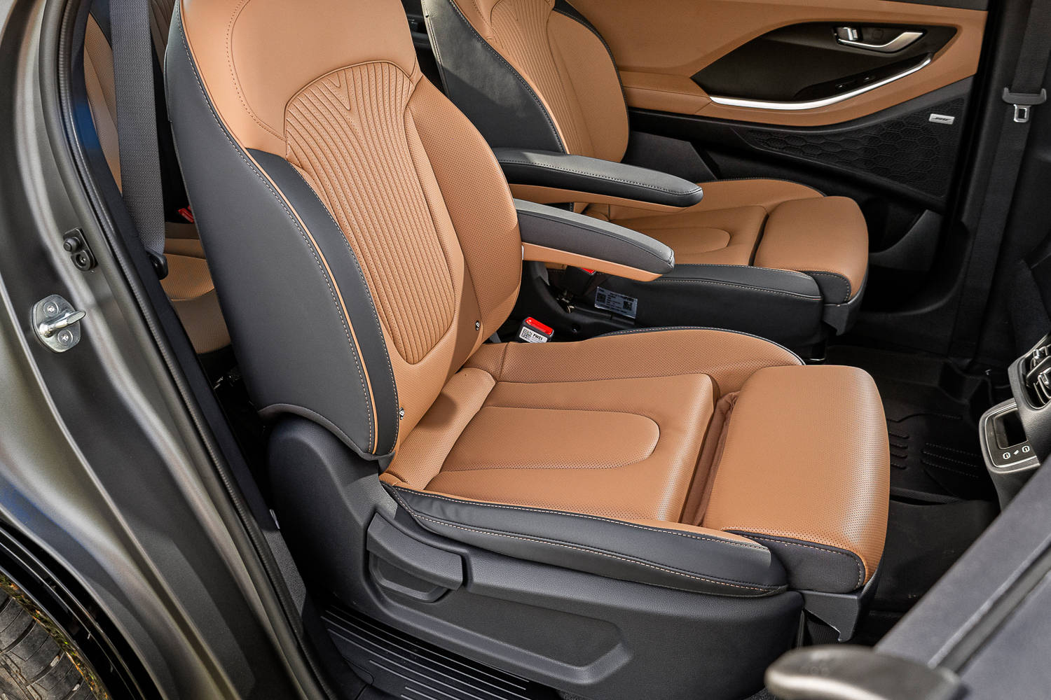 Hyundai Alcazar 2nd row seats with adjustable under-thigh support