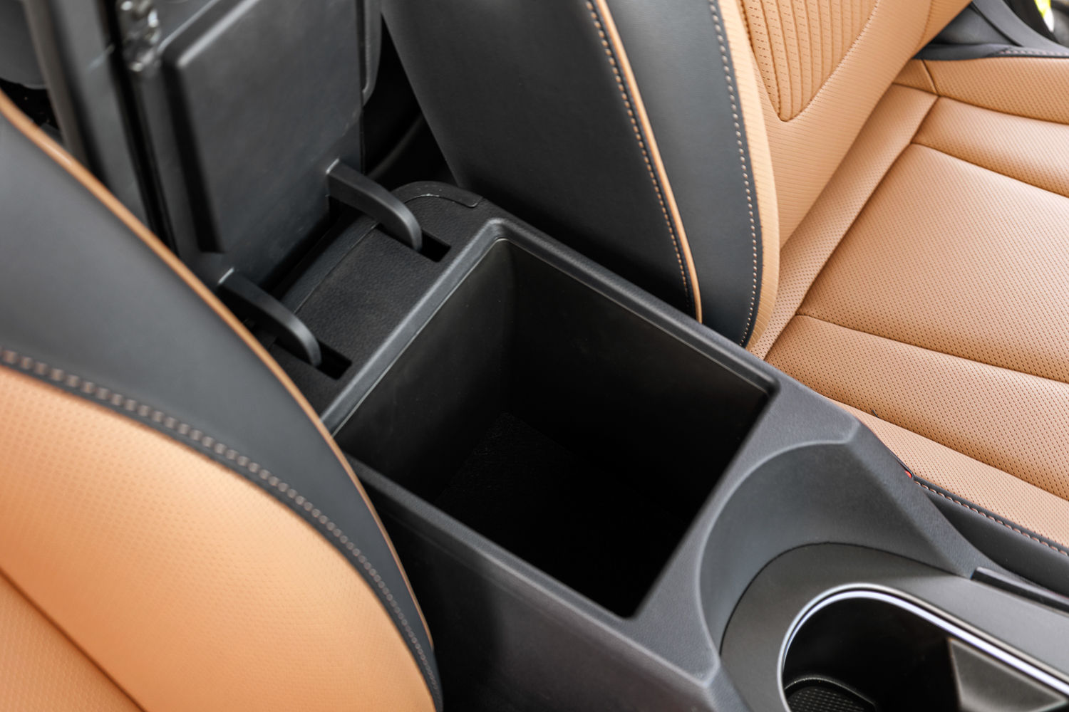 Hyundai Alcazar storage space under centre armrest