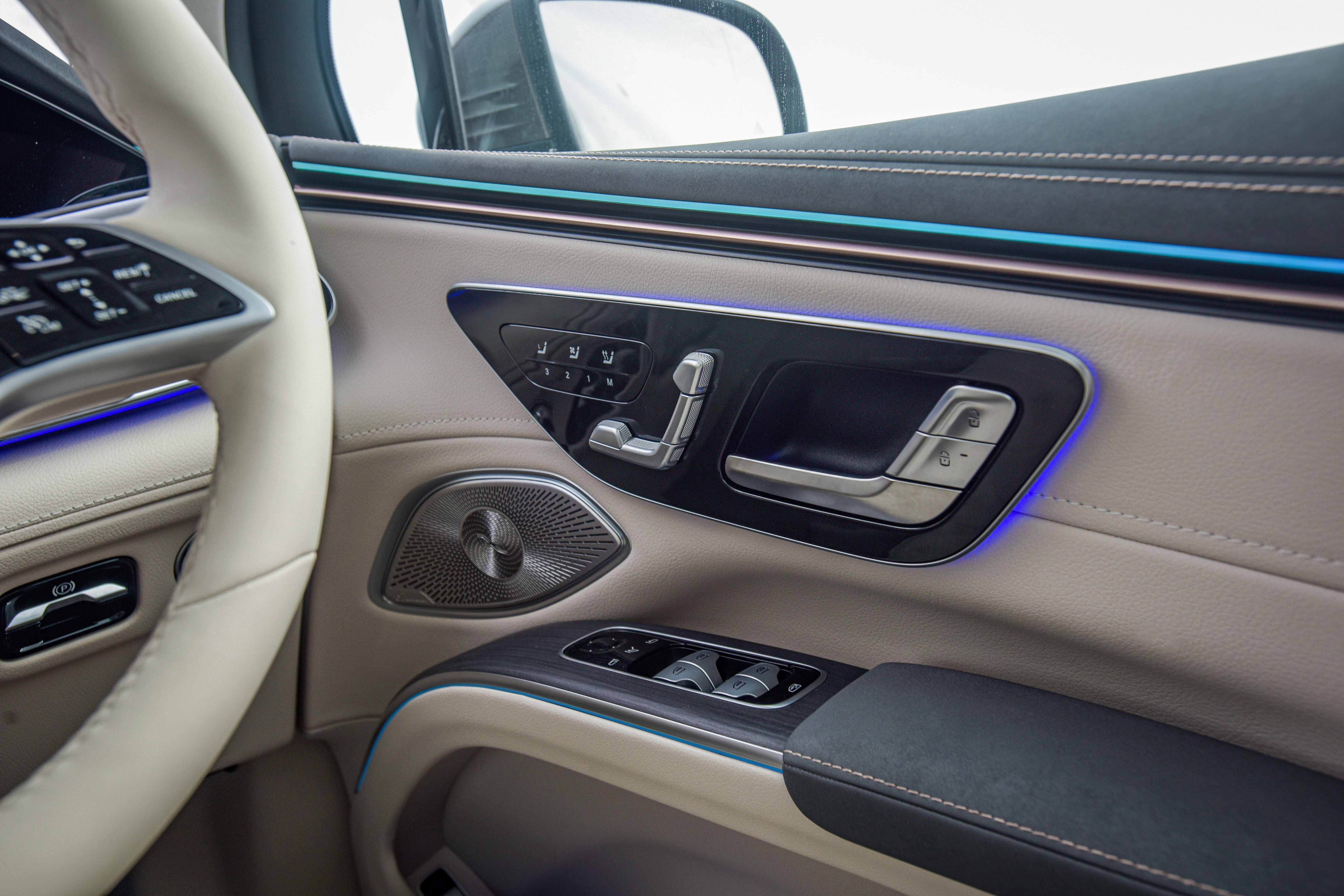 Mercedes-Benz EQS SUV gets powered front seats