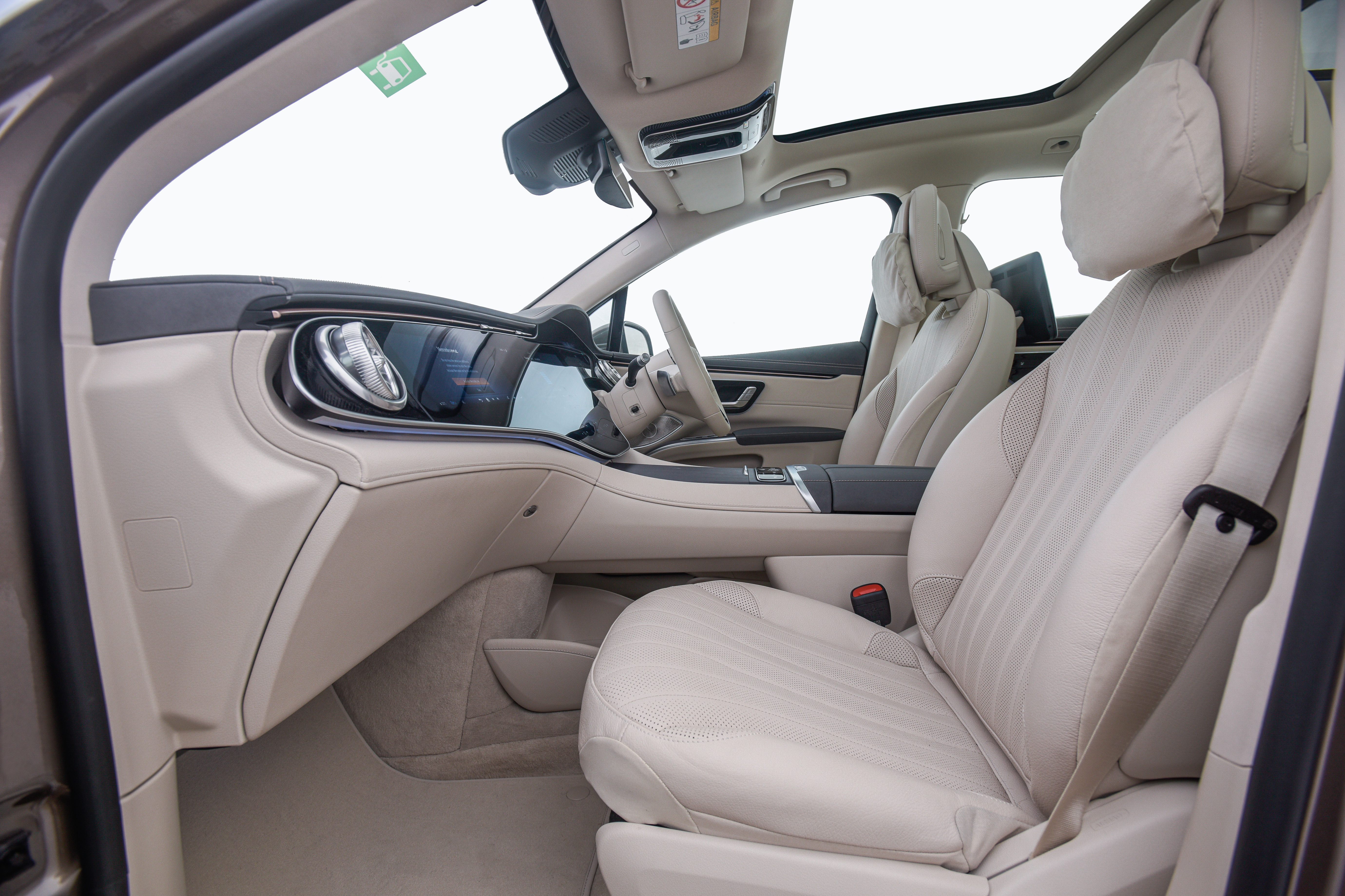 Mercedes-Benz EQS SUV front seats