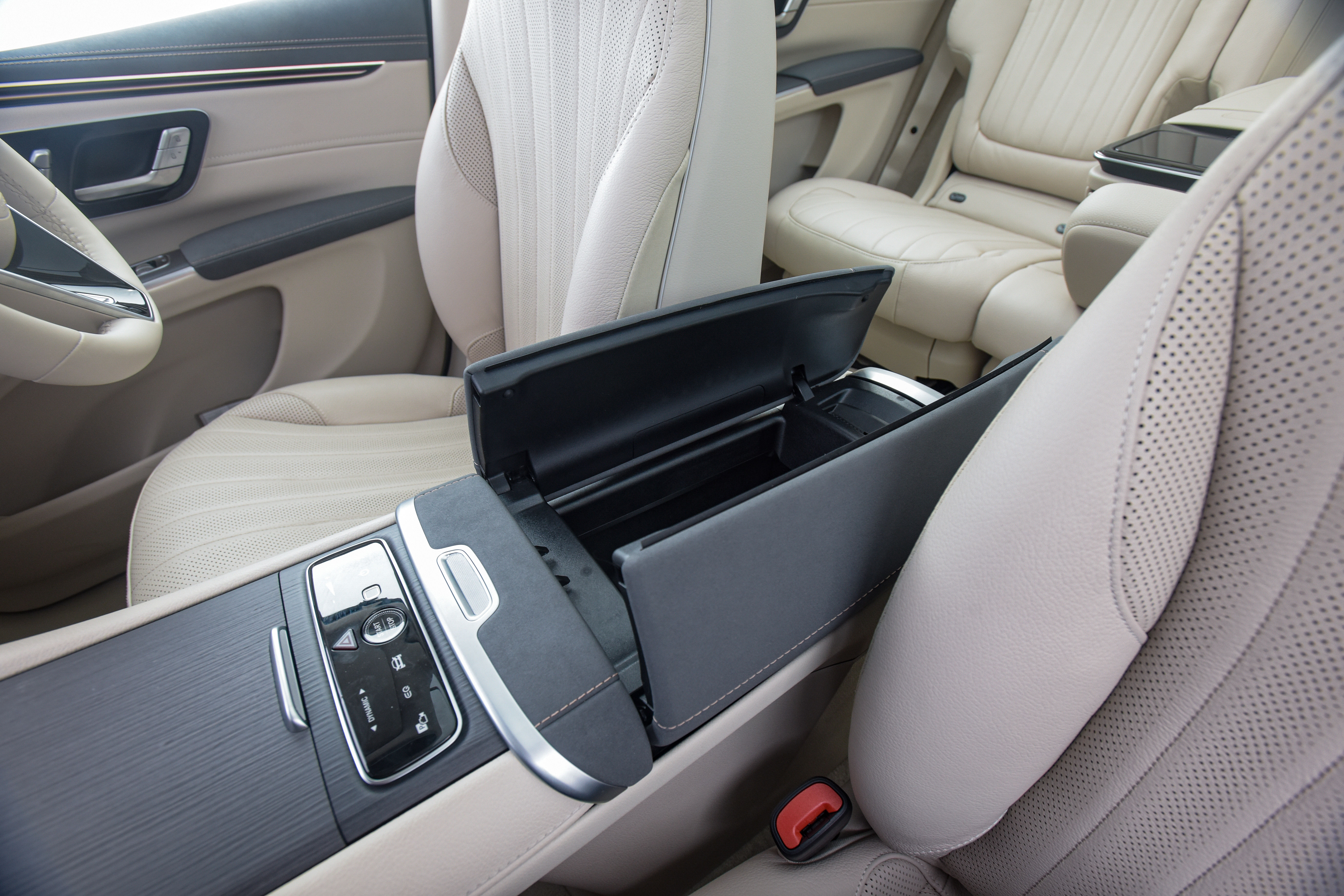 Mercedes-Benz EQS SUV centre console storage space