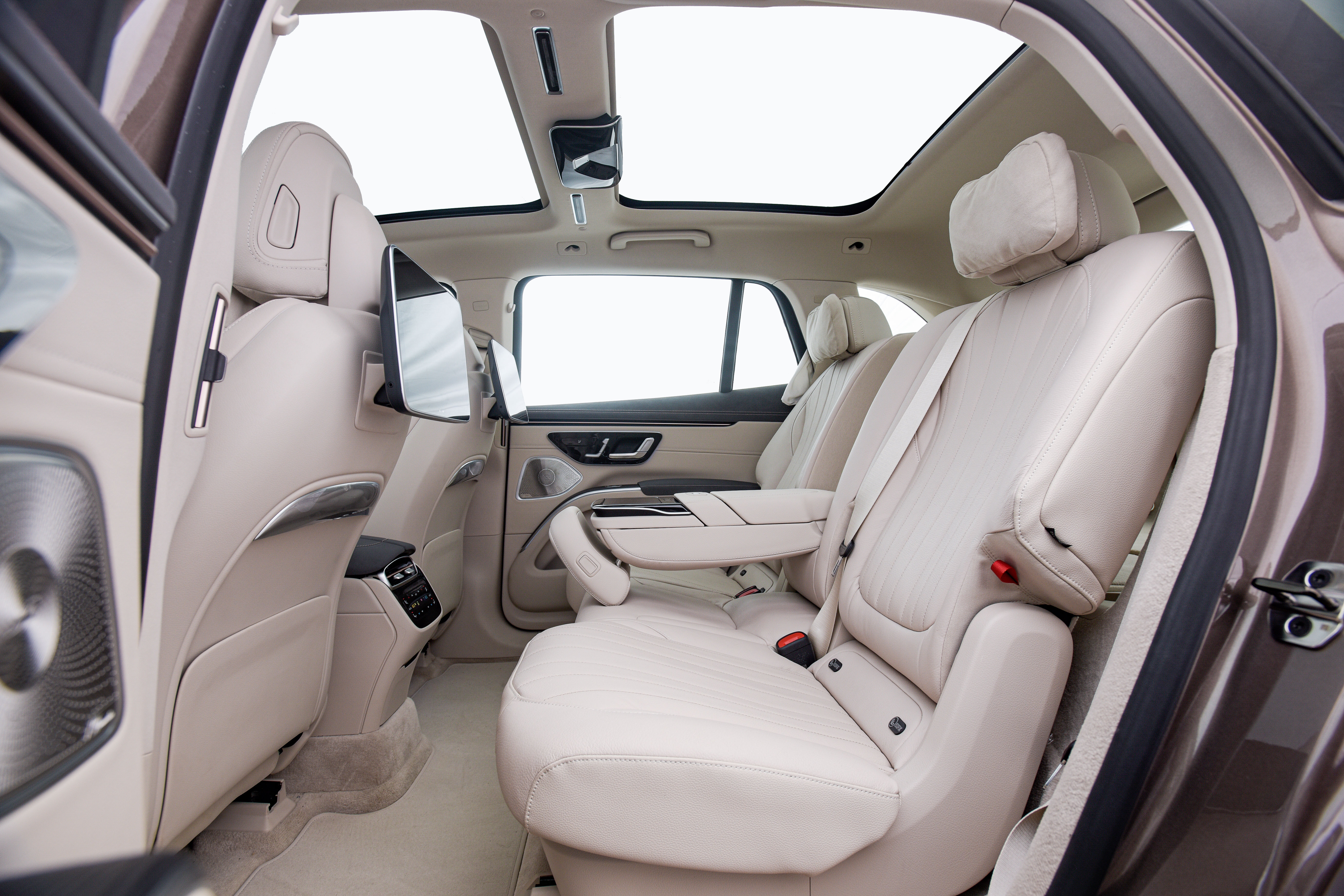 Mercedes-Benz EQS SUV 2nd-row seats Mercedes-Benz EQS SUV 2nd-row seats