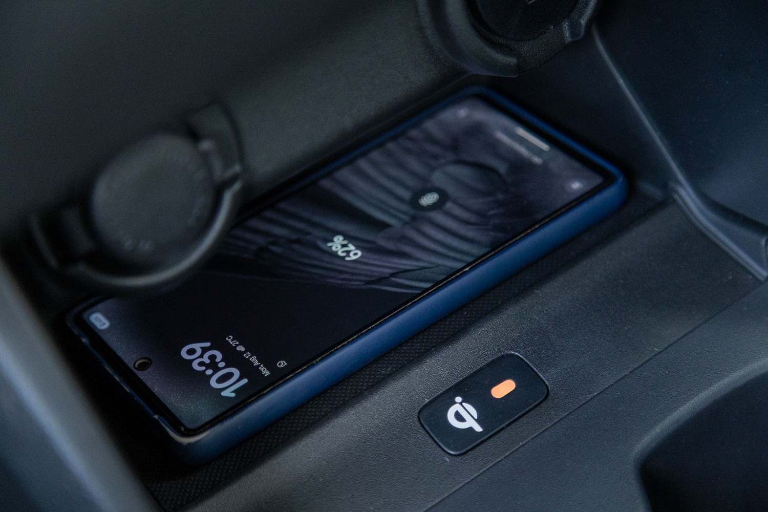 Maruti Swift Wireless Phone Charger