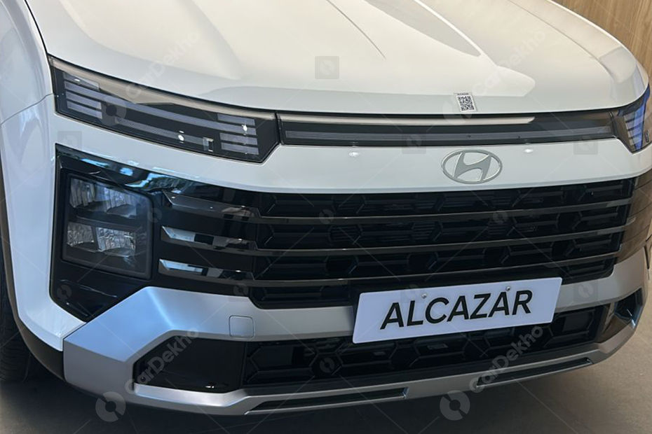 2024 Hyundai Alcazar Executive variant LED headlights and LED DRLs 2024 Hyundai Alcazar Executive variant LED headlights and LED DRLs
