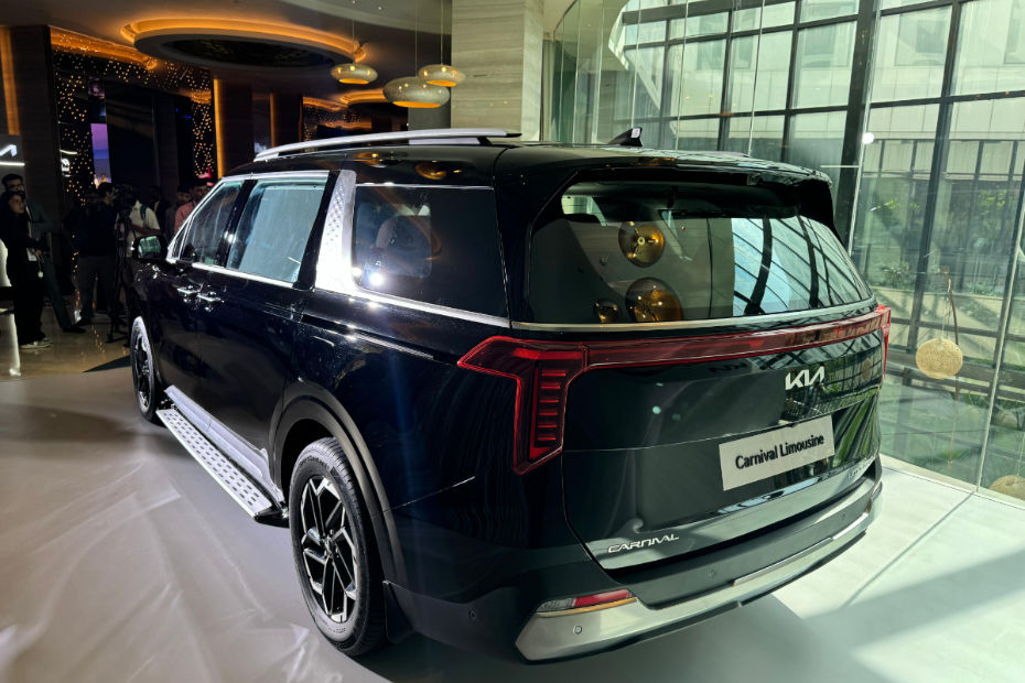 2024 Kia Carnival Rear