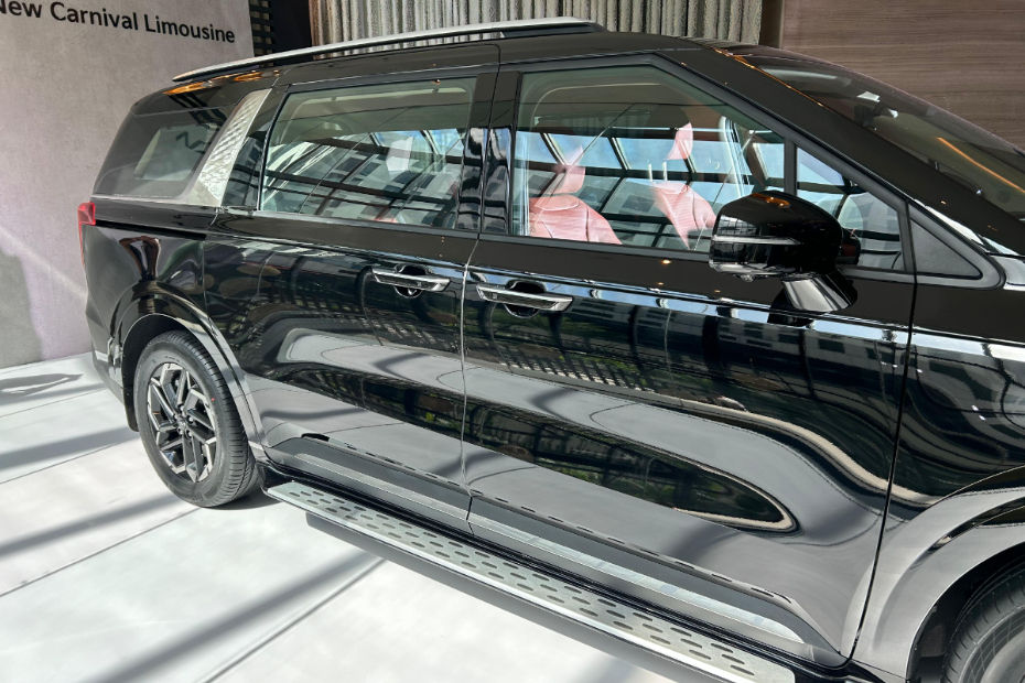 2024 Kia Carnival Side 2024 Kia Carnival Side