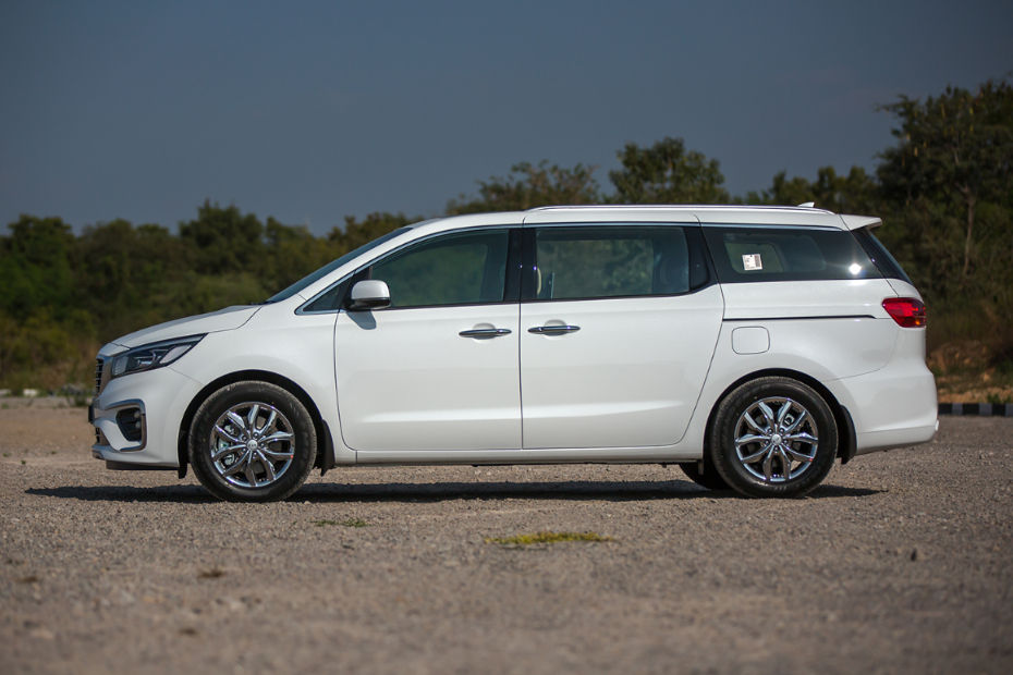 2020 Kia Carnival Side 2020 Kia Carnival Side