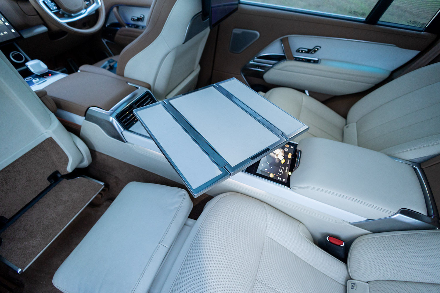 Range Rover SV rear seats