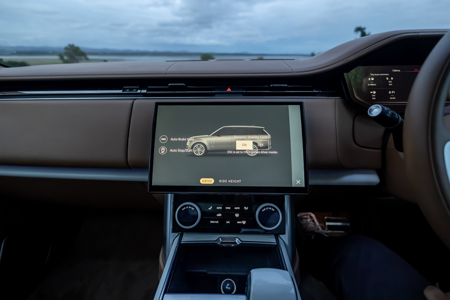 Range Rover Price - Images, Colours & Reviews