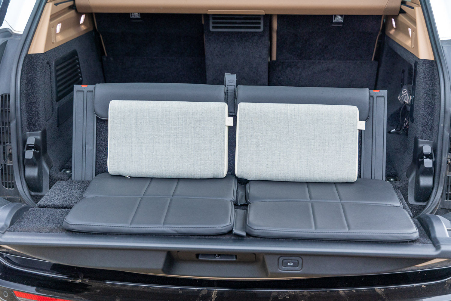 Range Rover SV boot