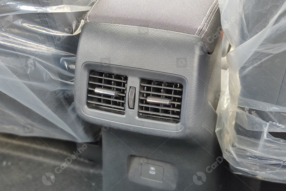 Nissan Magnite facelift N-Connecta variant gets rear AC vents