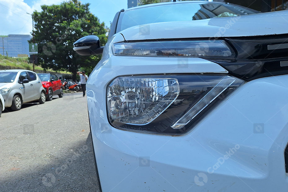 Citroen Basalt Plus variant gets halogen headlights with the naturally-aspirated engine variants Citroen Basalt Plus variant gets halogen headlights with the naturally-aspirated engine variants
