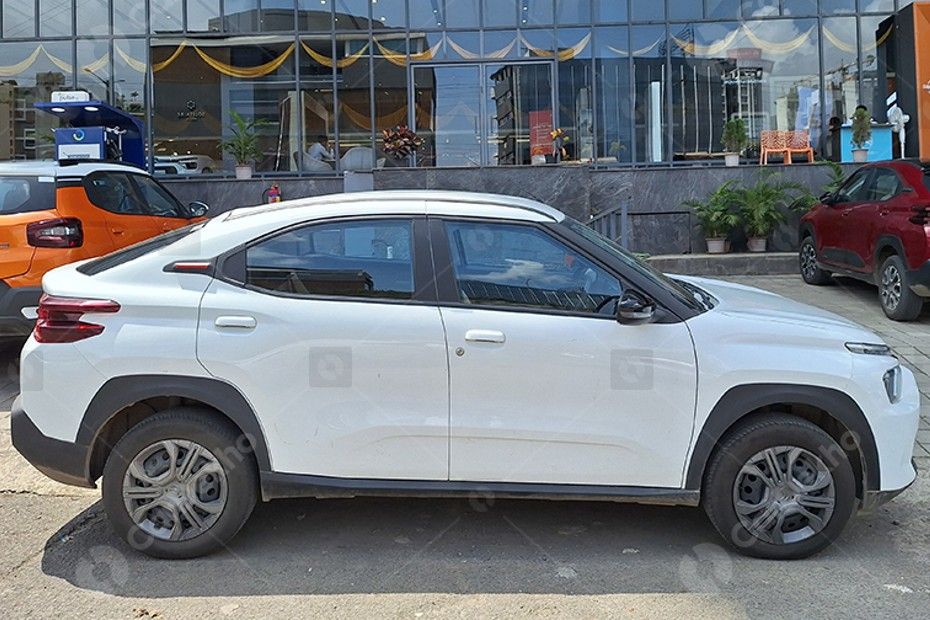Citroen Basalt Plus variant side Citroen Basalt Plus variant side