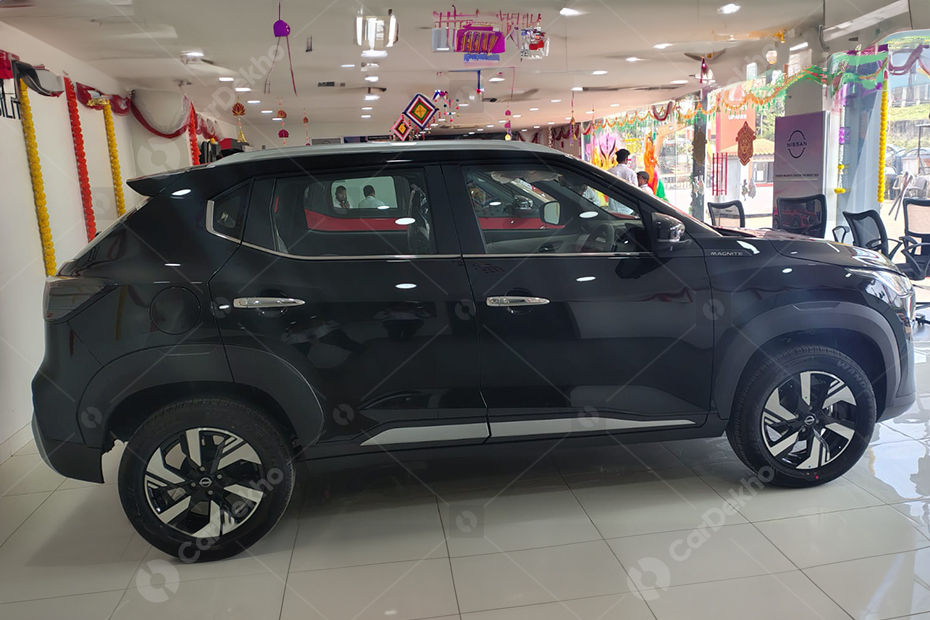 Nissan Magnite facelift Tekna variant side