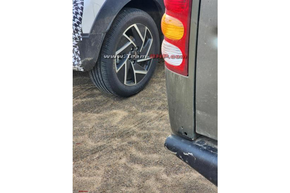 Mahindra XUV 3XO EV gets a similar alloy wheel design as the ICE-powered XUV 3XO Mahindra XUV 3XO EV gets a similar alloy wheel design as the ICE-powered XUV 3XO