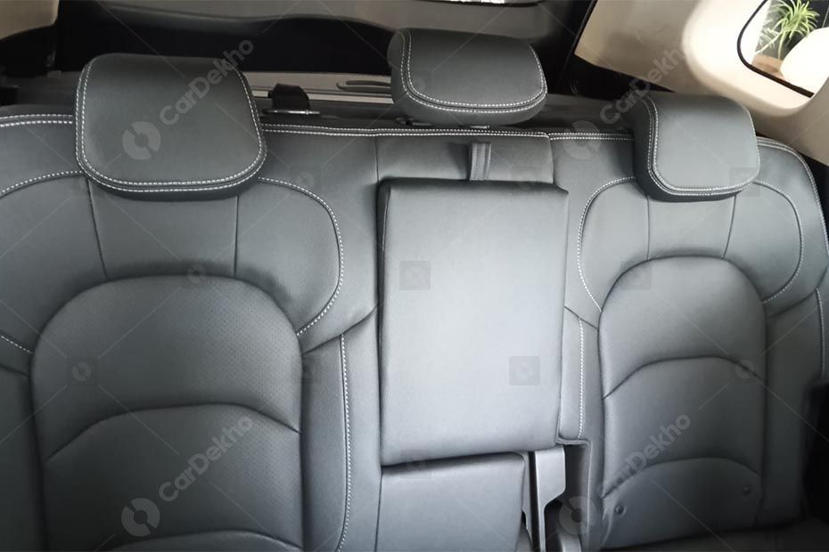 MG Hector Snowstorm black leatherette seats