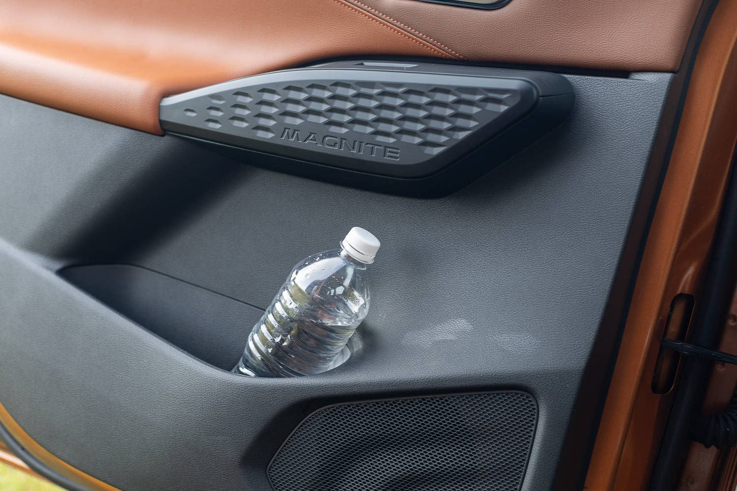 Nissan Magnite facelift 1-litre bottle holder