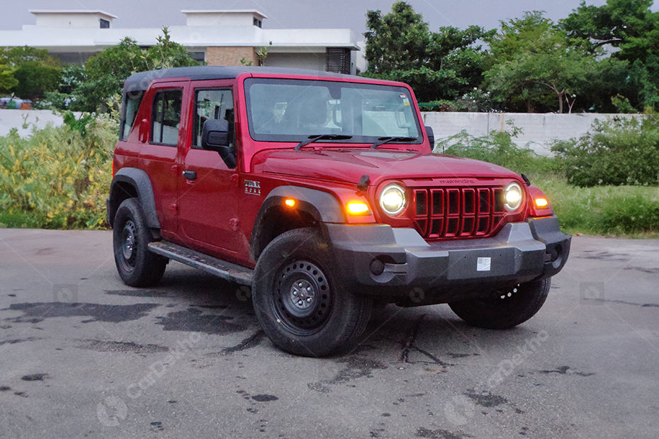 Mahindra Thar Roxx MX3 has LED headlights