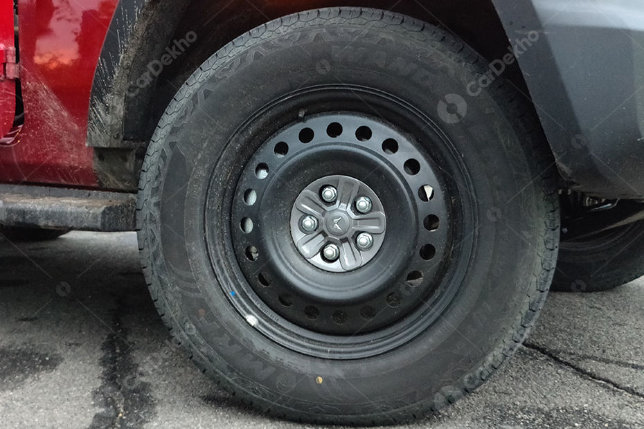 Mahindra Thar Roxx MX3 steel wheels