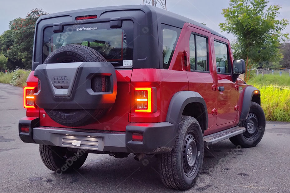 Mahindra Thar Roxx MX3 has C-shaped LED tail lights