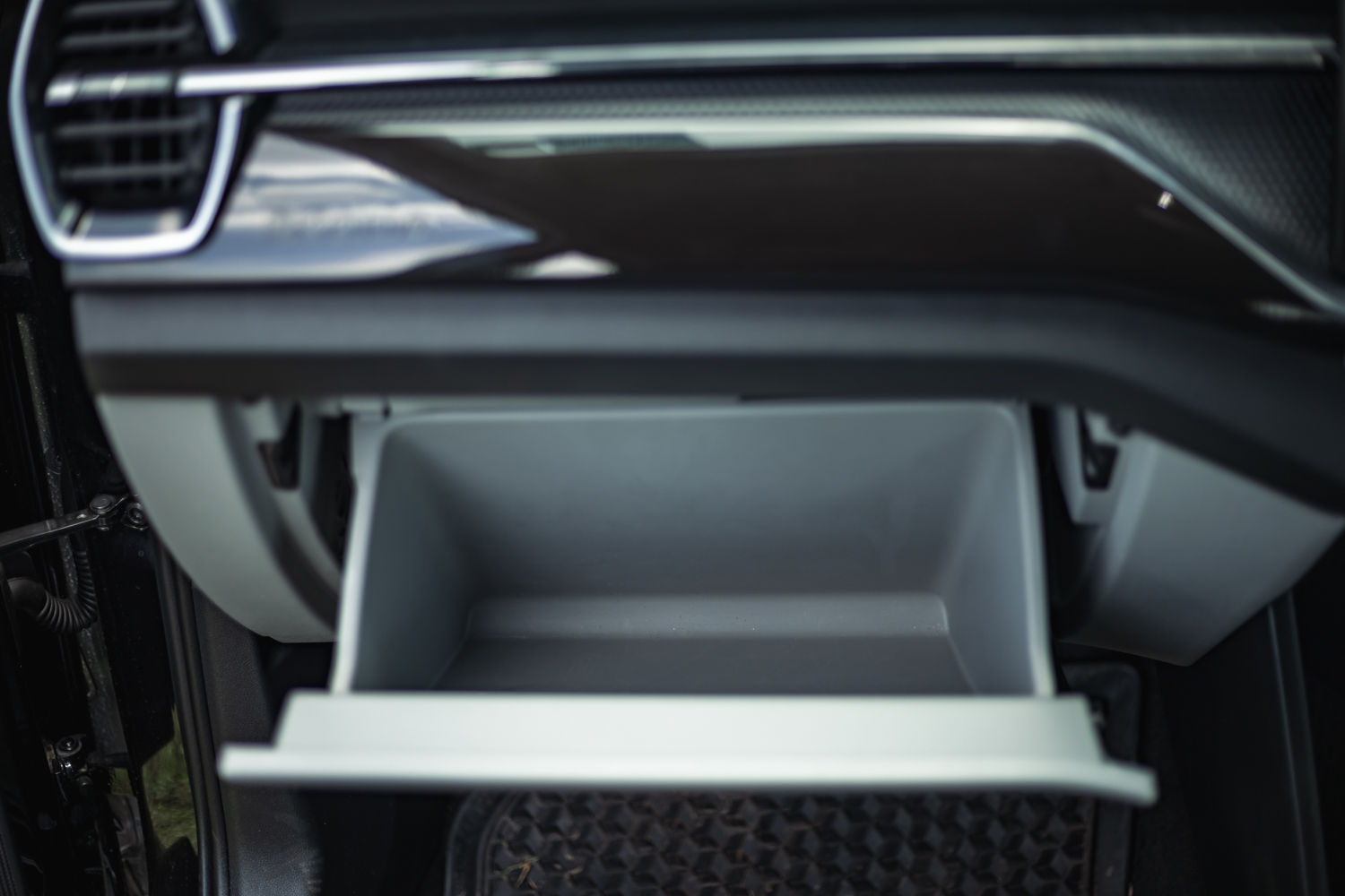 Skoda Kushaq Glovebox Skoda Kushaq Glovebox