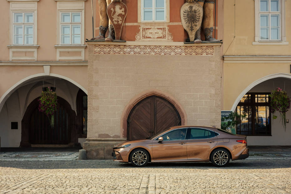 2024 Toyota Camry Hybrid