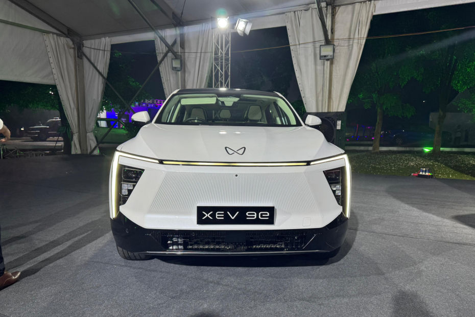 Mahindra XEV 9e front Mahindra XEV 9e front
