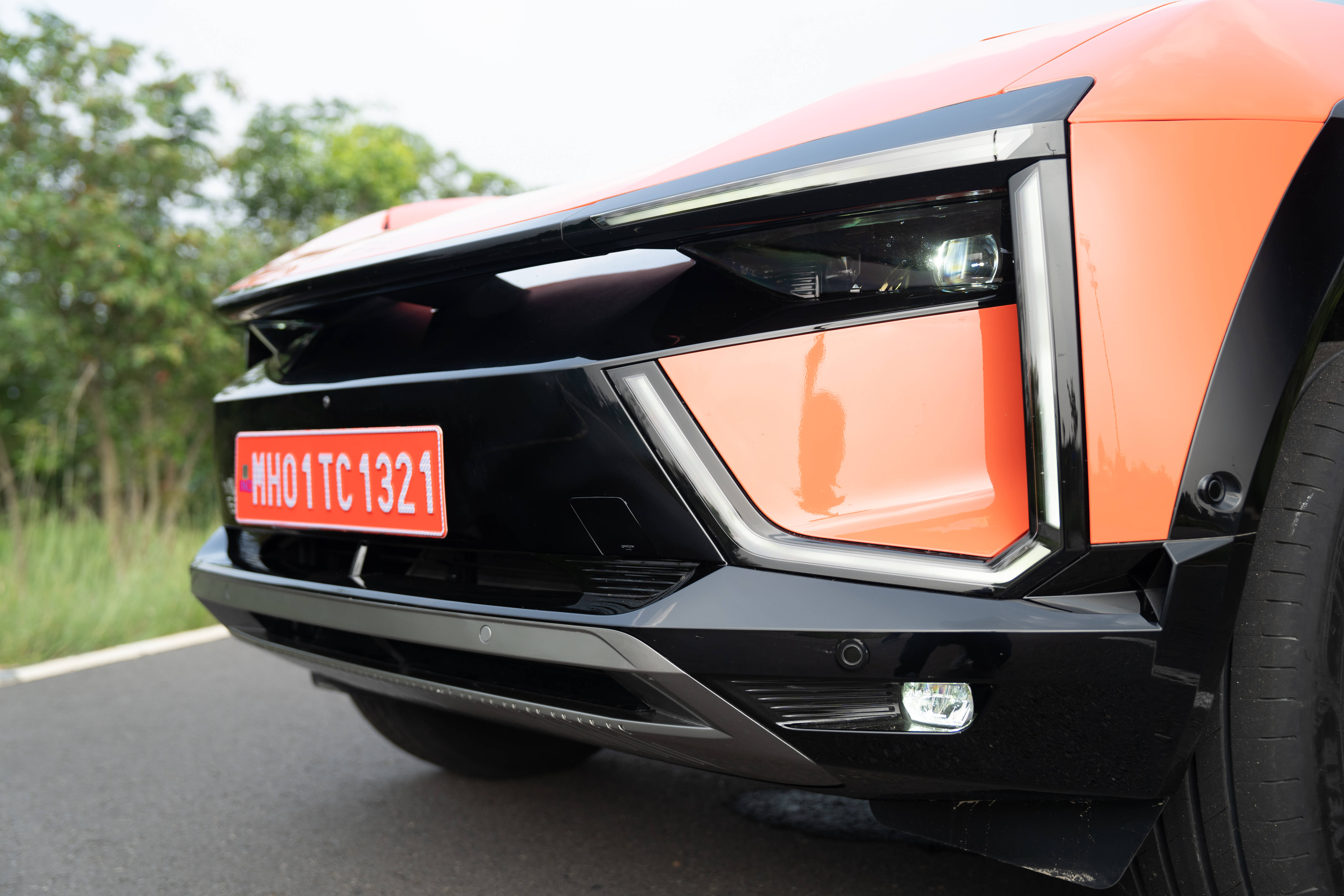 Mahindra BE 6e C-shaped LED DRLs