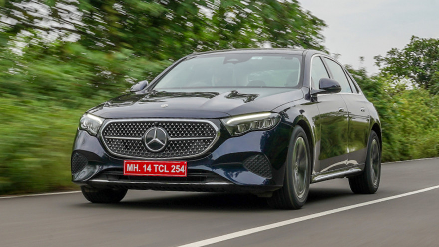 Mercedes-Benz E-Class Road Test Images
