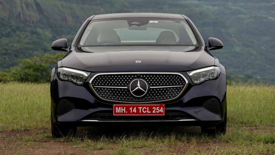 Mercedes-Benz E-Class Road Test Images