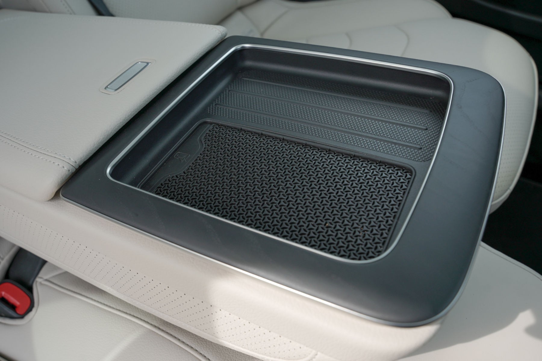Mercedes-Benz E-Class Rear Wireless Phone Charger