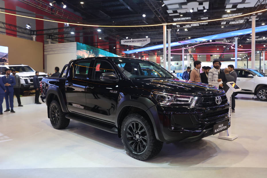 Toyota Hilux Black Edition