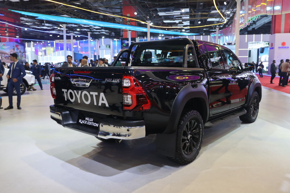 Toyota Hilux Black Edition