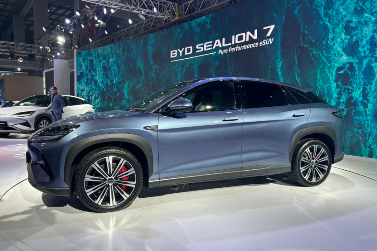 BYD Sealion 7 side