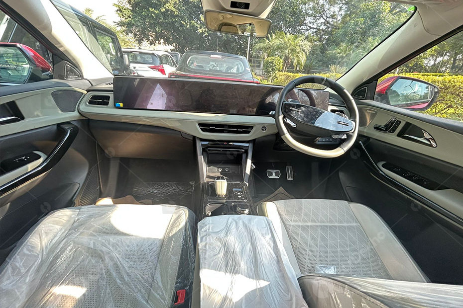 XEV 9e Interior
