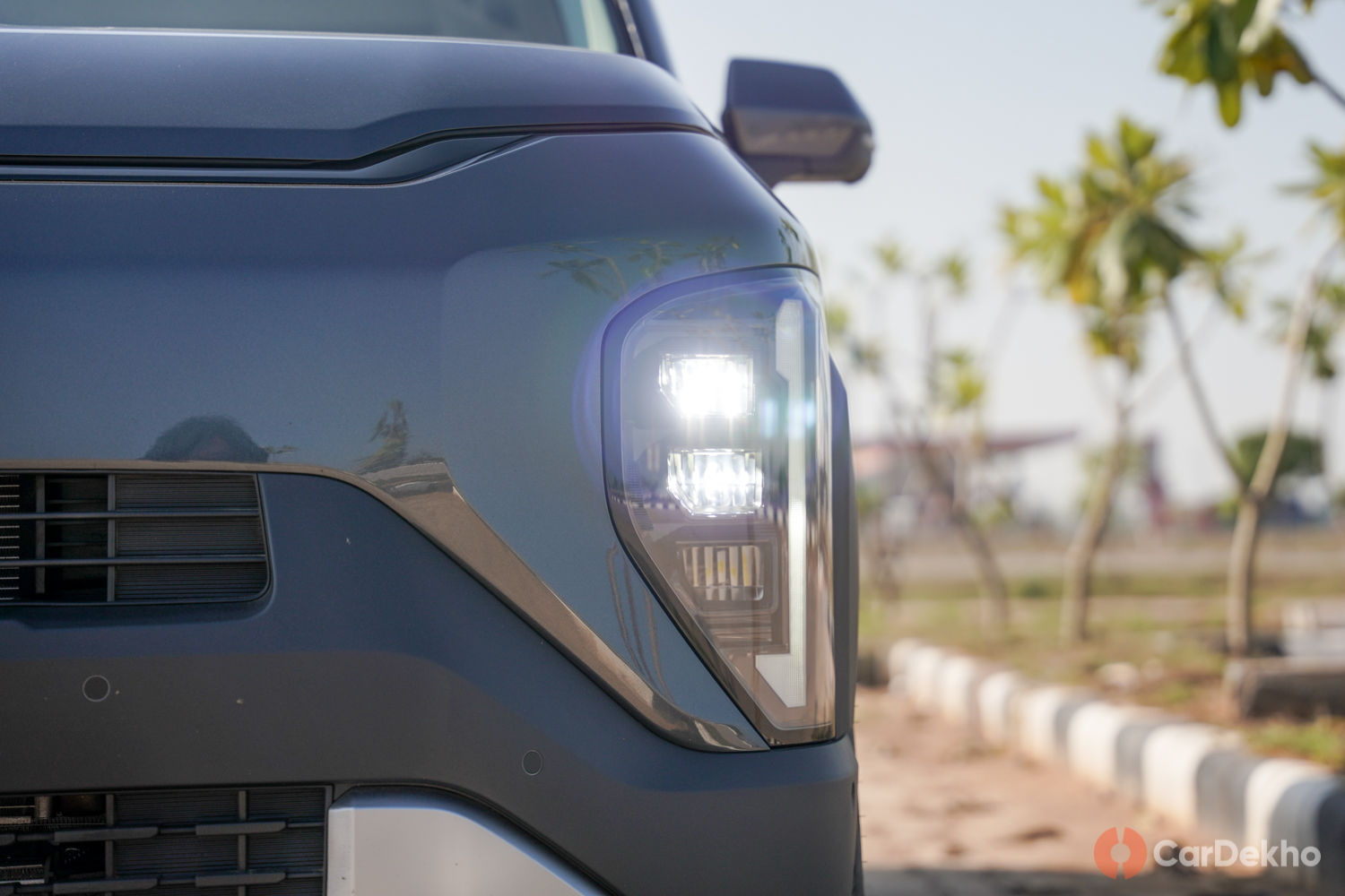 Kia Syros headlights