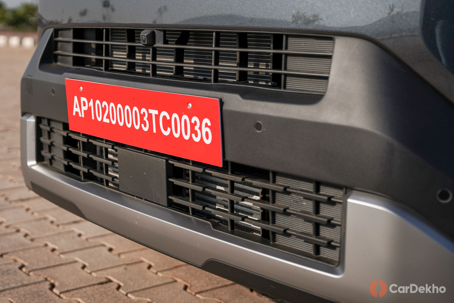 Kia Syros grille