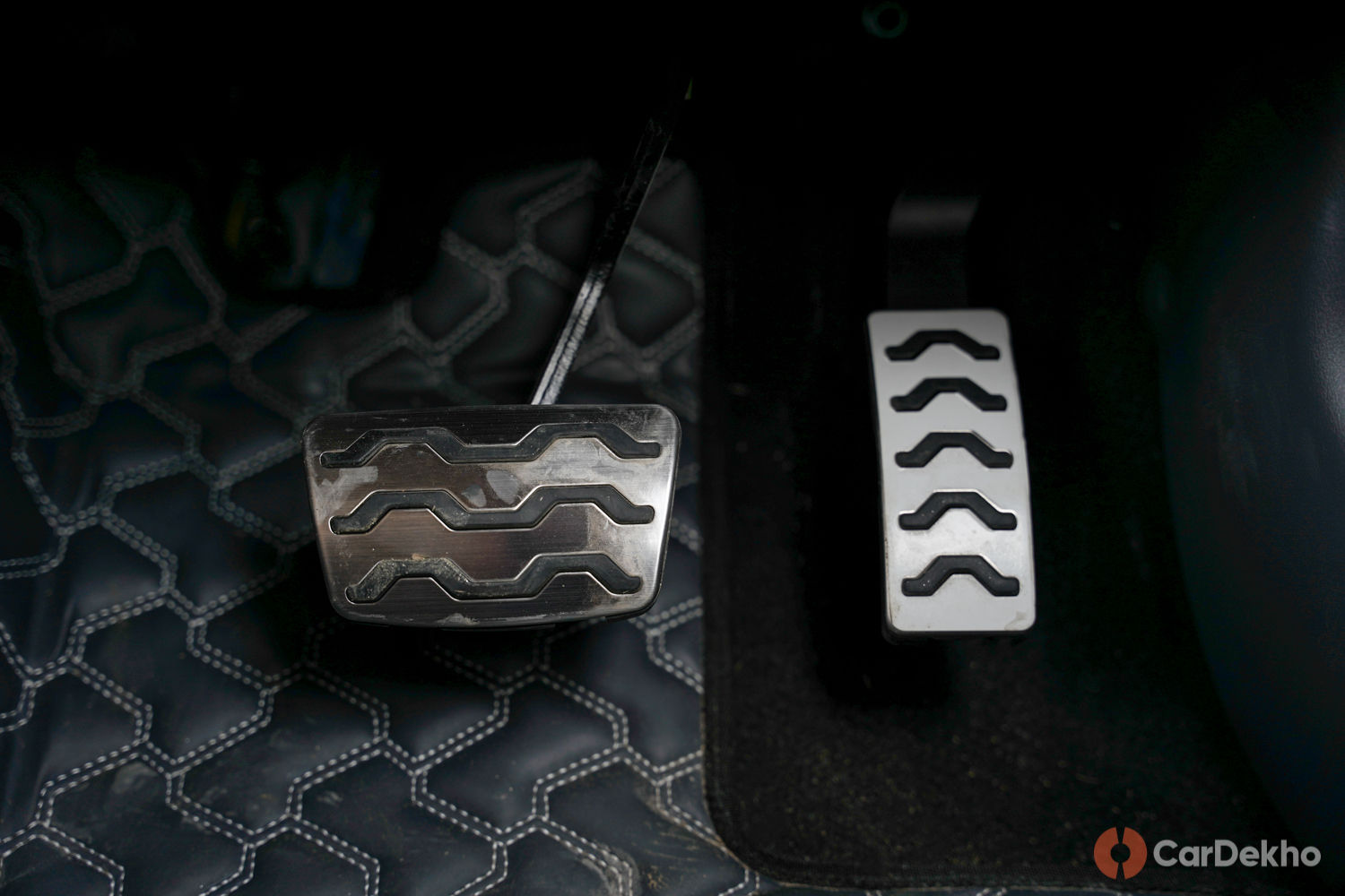 Kia Syros pedals