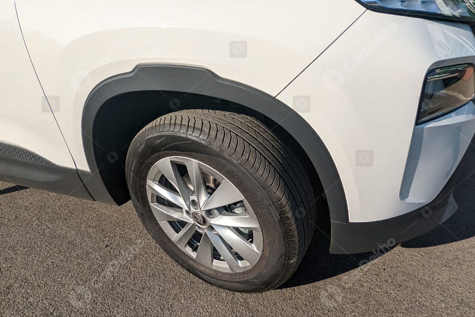 Skoda Kylaq Signature comes with 16-inch silver alloy wheels Skoda Kylaq Signature comes with 16-inch silver alloy wheels