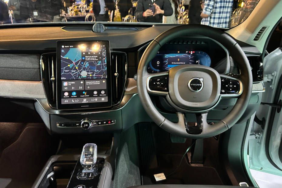 The dashboard of the 2025 Volvo XC90