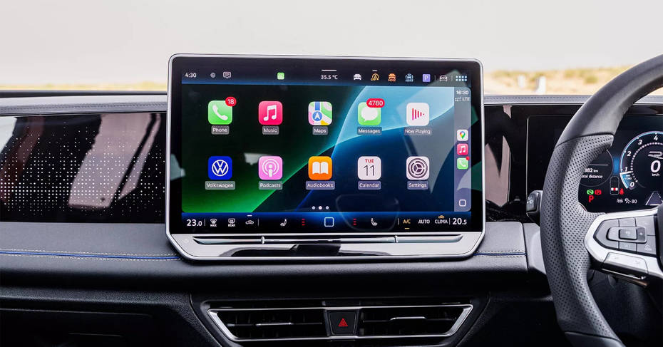 Volkswagen Tiguan R-Line touchscreen